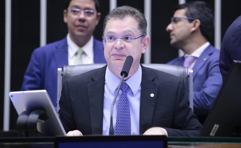 Projeto contra adultização nas redes: oposição ameaça obstruir se vir ‘censura’