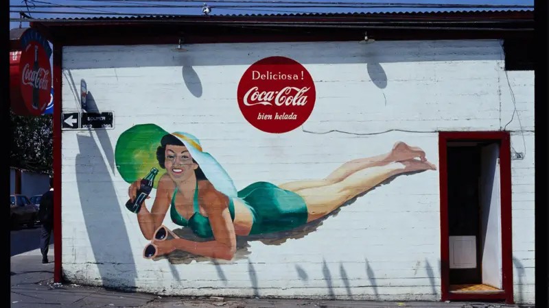 Por que consumidores na América Latina têm comprado menos Coca-Cola e Pepsi no supermercado