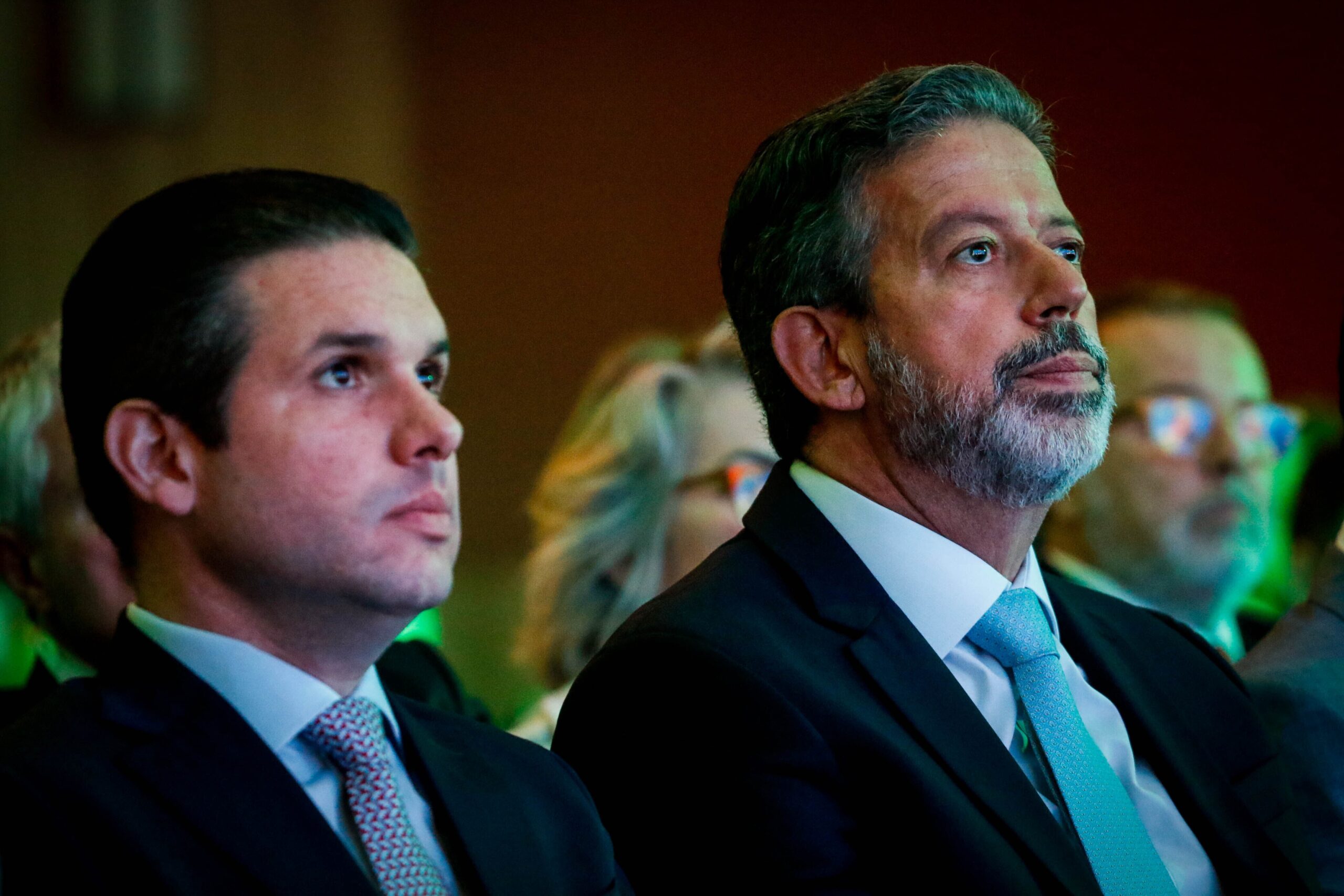Líderes escanteiam Motta, recorrem a Lira e costuram acordo para blindar parlamentares da Justiça