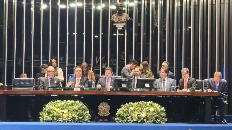Congresso faz homenagem aos 100 anos de Globo