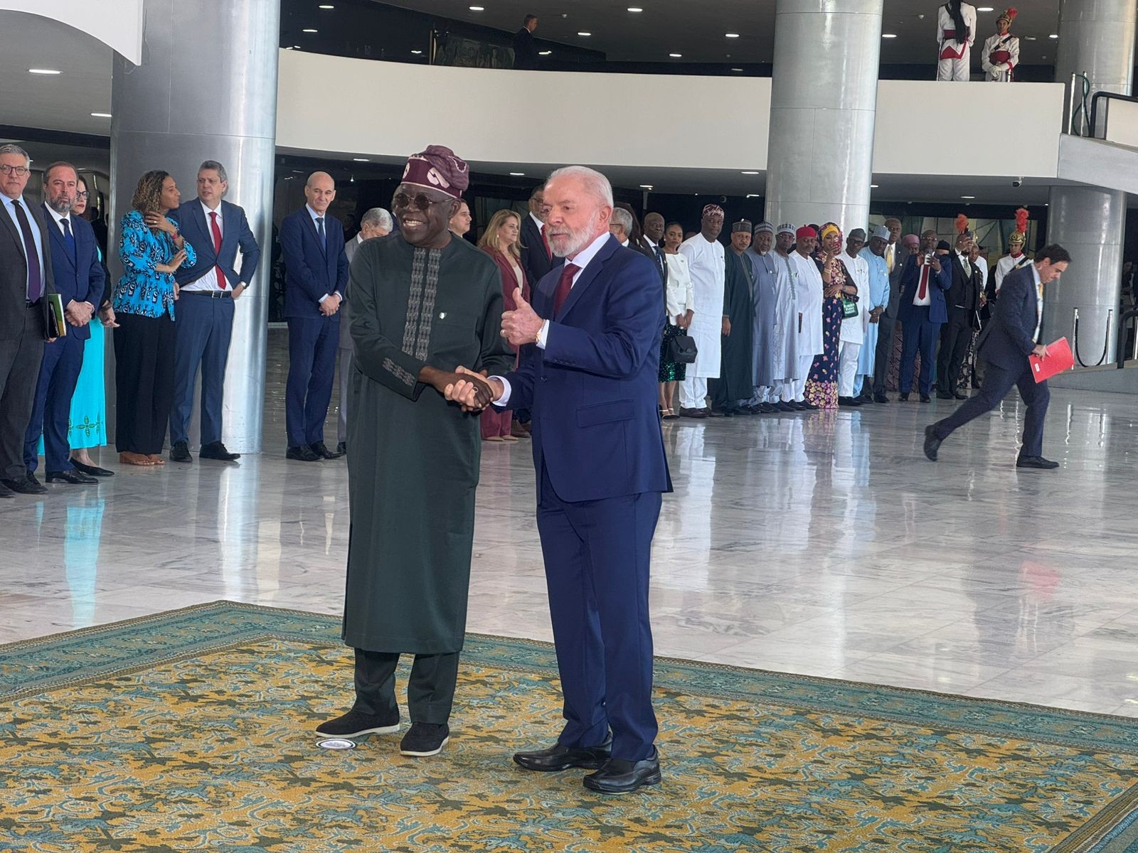 Em busca de novos negócios na África, Lula tem reunião com presidente da Nigéria no Planalto