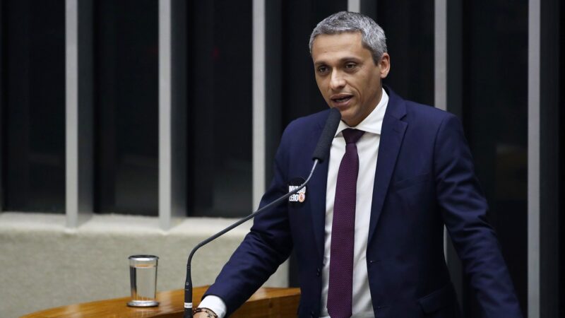 Moraes nega pedido e veta visita de Gustavo Gayer a Jair Bolsonaro em prisão domiciliar