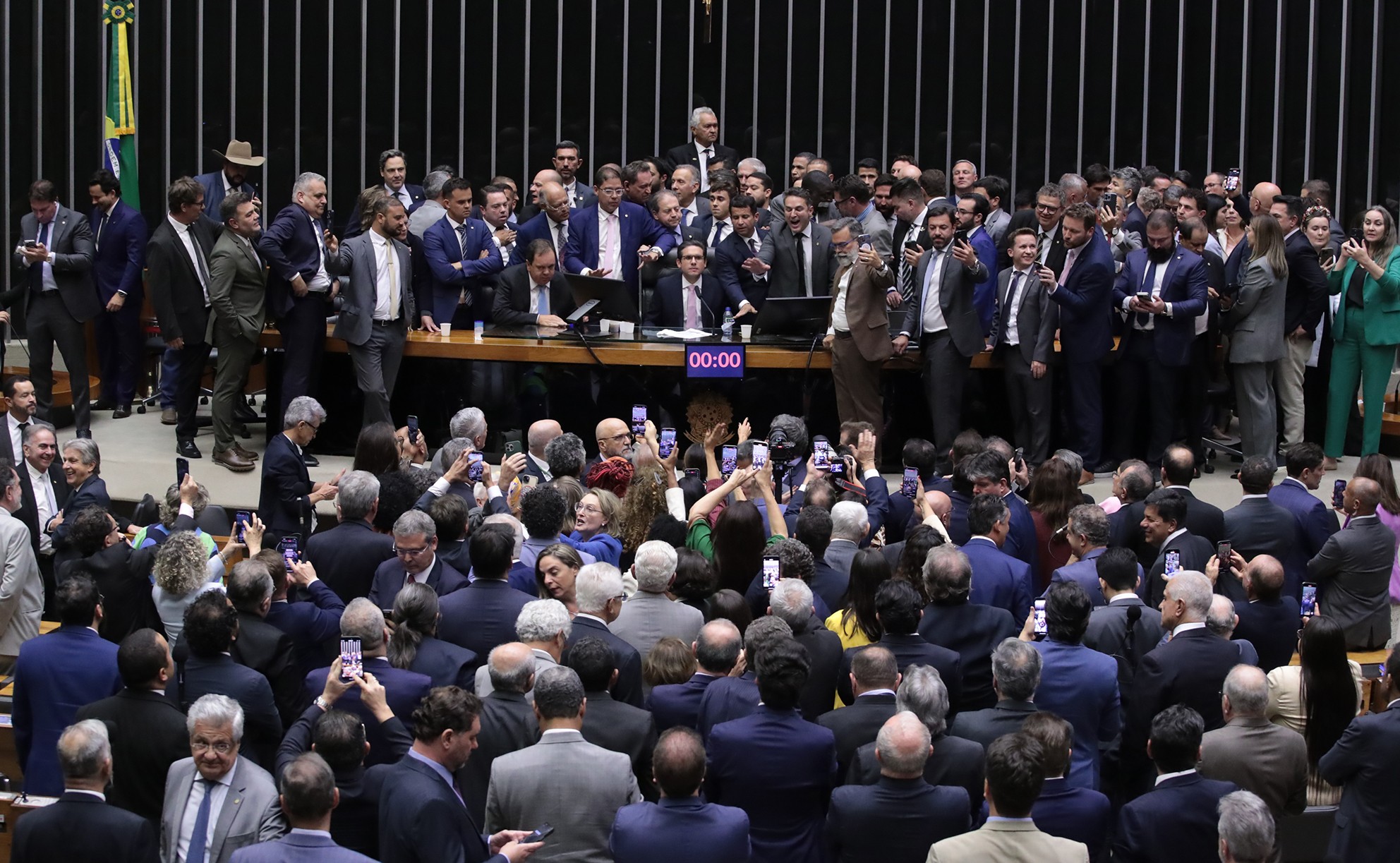 PEC da Blindagem: excesso de inovações e resistência de parte do Centrão inviabilizaram votação