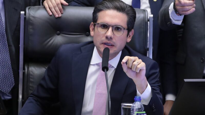 Motta nega ter negociado projetos em troca da desocupação do plenário e diz que tomará providências