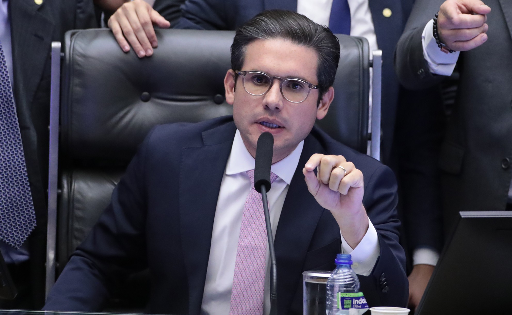 Motta nega ter negociado projetos em troca da desocupação do plenário e diz que tomará providências
