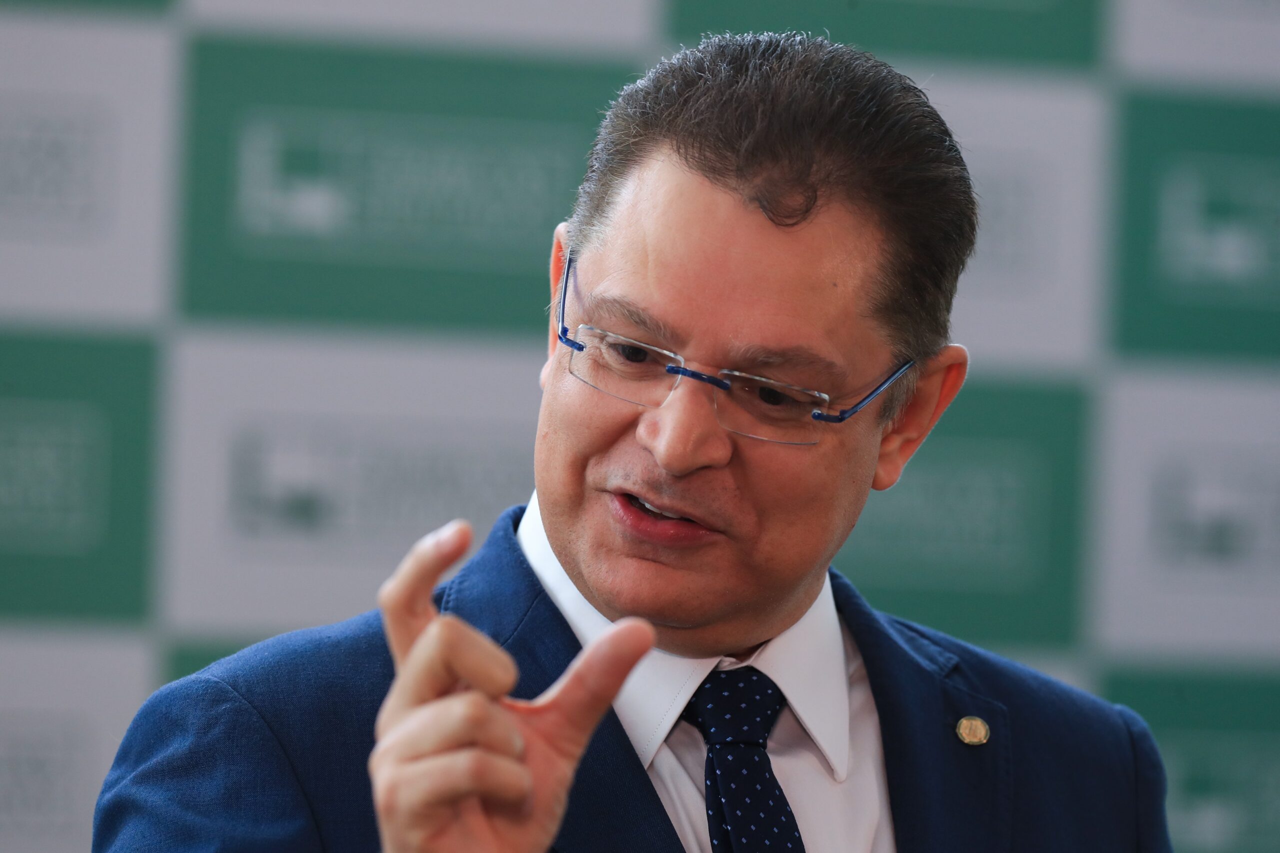 Após reunião com Motta, líder do PL diz ter acordo para pautar PEC do fim do foro; anistia fica para ‘depois’