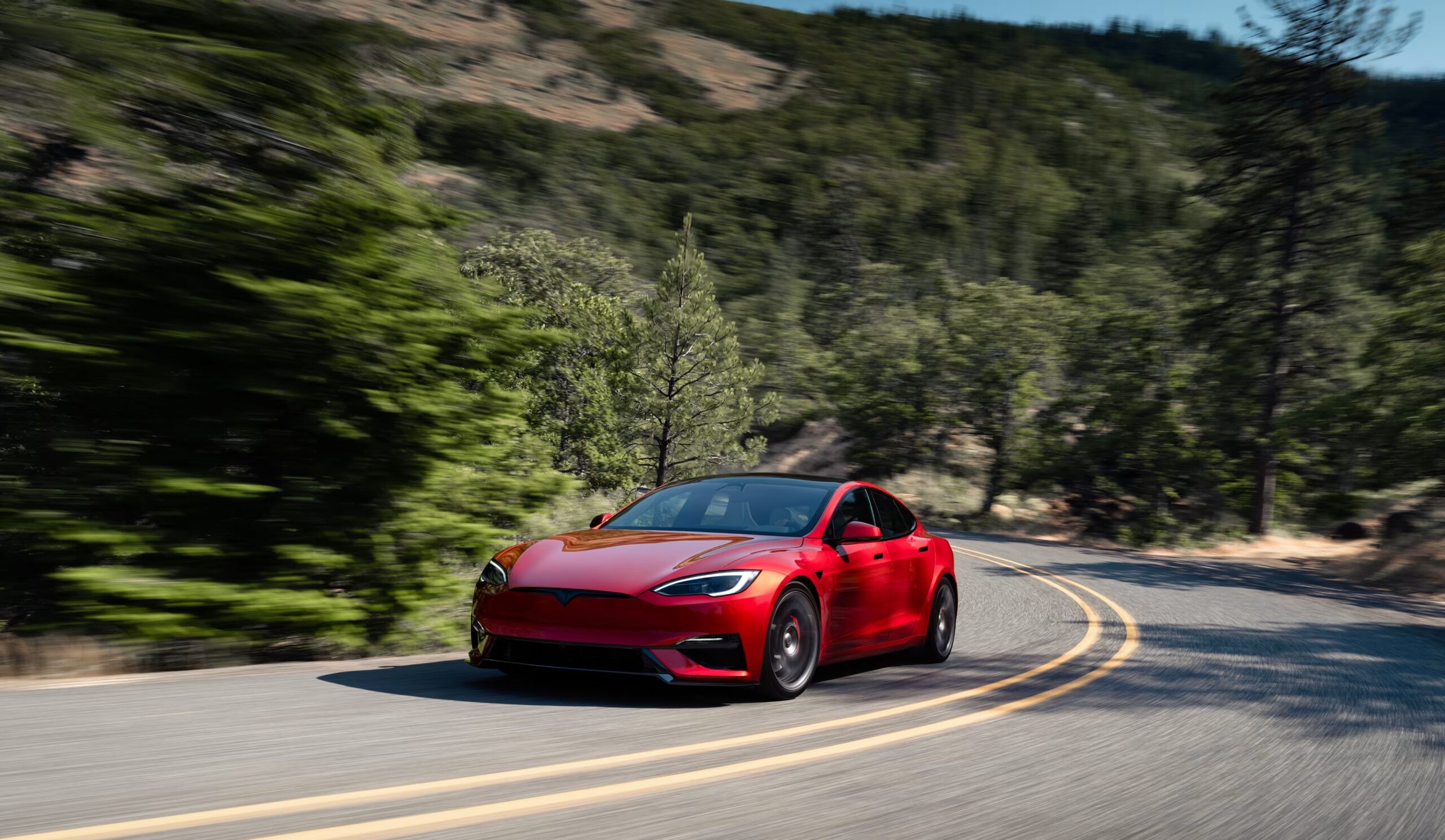 Tesla é condenada em US$ 243 milhões por acidente fatal com piloto automático
