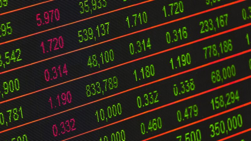 Dólar abre nesta manhã com mercado à espera de plano do governo após ‘tarifaço’ e declarações de Galípolo
