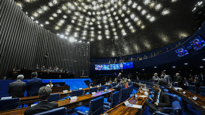 Adultização: Senado aprova projeto para proteger crianças e adolescentes no ambiente digital