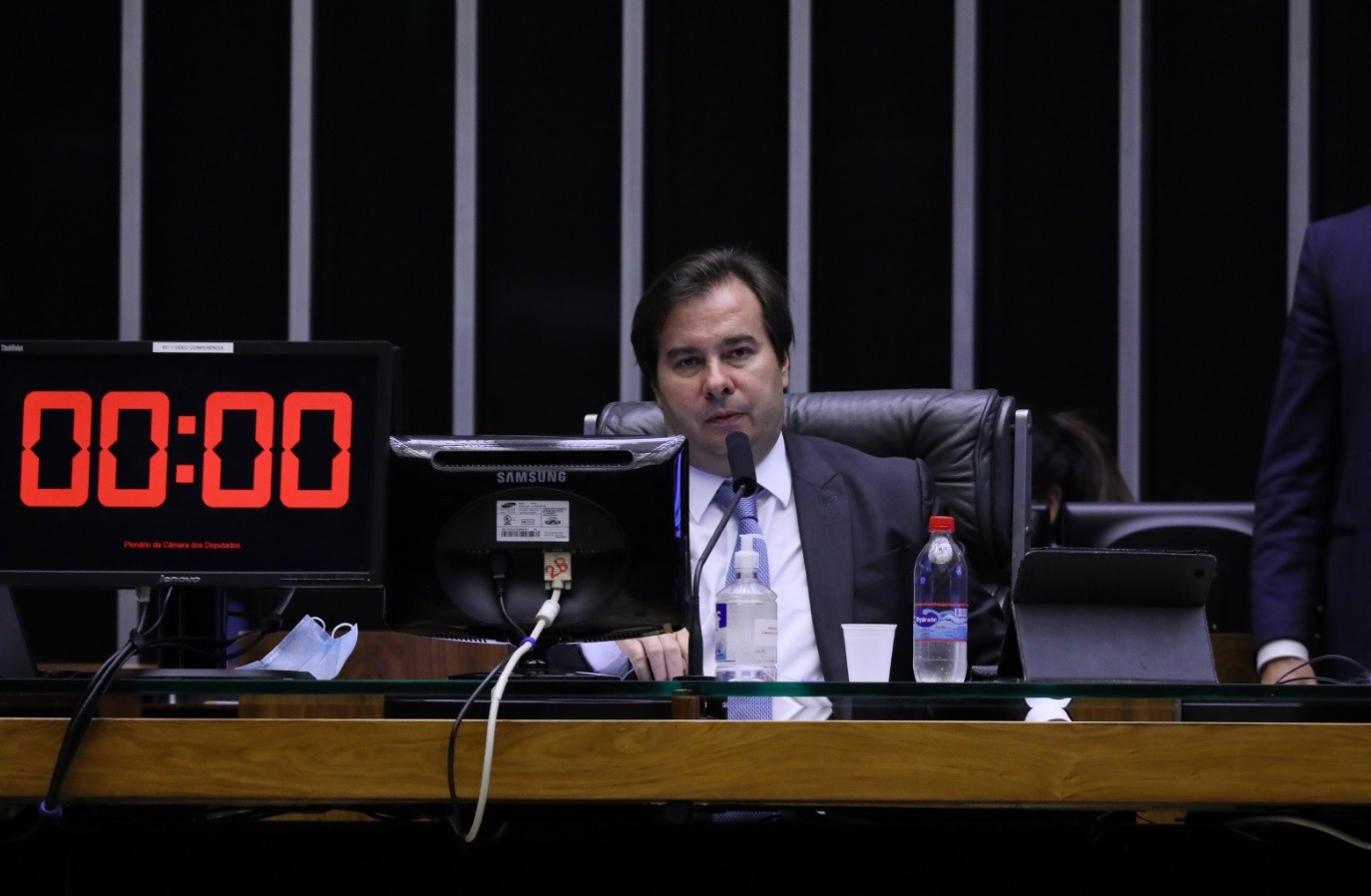 Rodrigo Maia diz que proposta na Câmara sobre prazo de inquérito é mais ‘fácil de justificar’