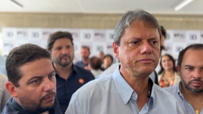Tarcísio se diz preocupado com pessoas virarem alvo de investigações judiciais por ‘simplesmente fazerem críticas’