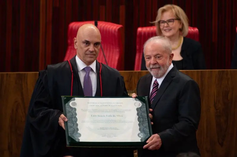 Lula defende perda de mandato de congressistas que ocuparam Mesas Diretoras de Câmara e Senado