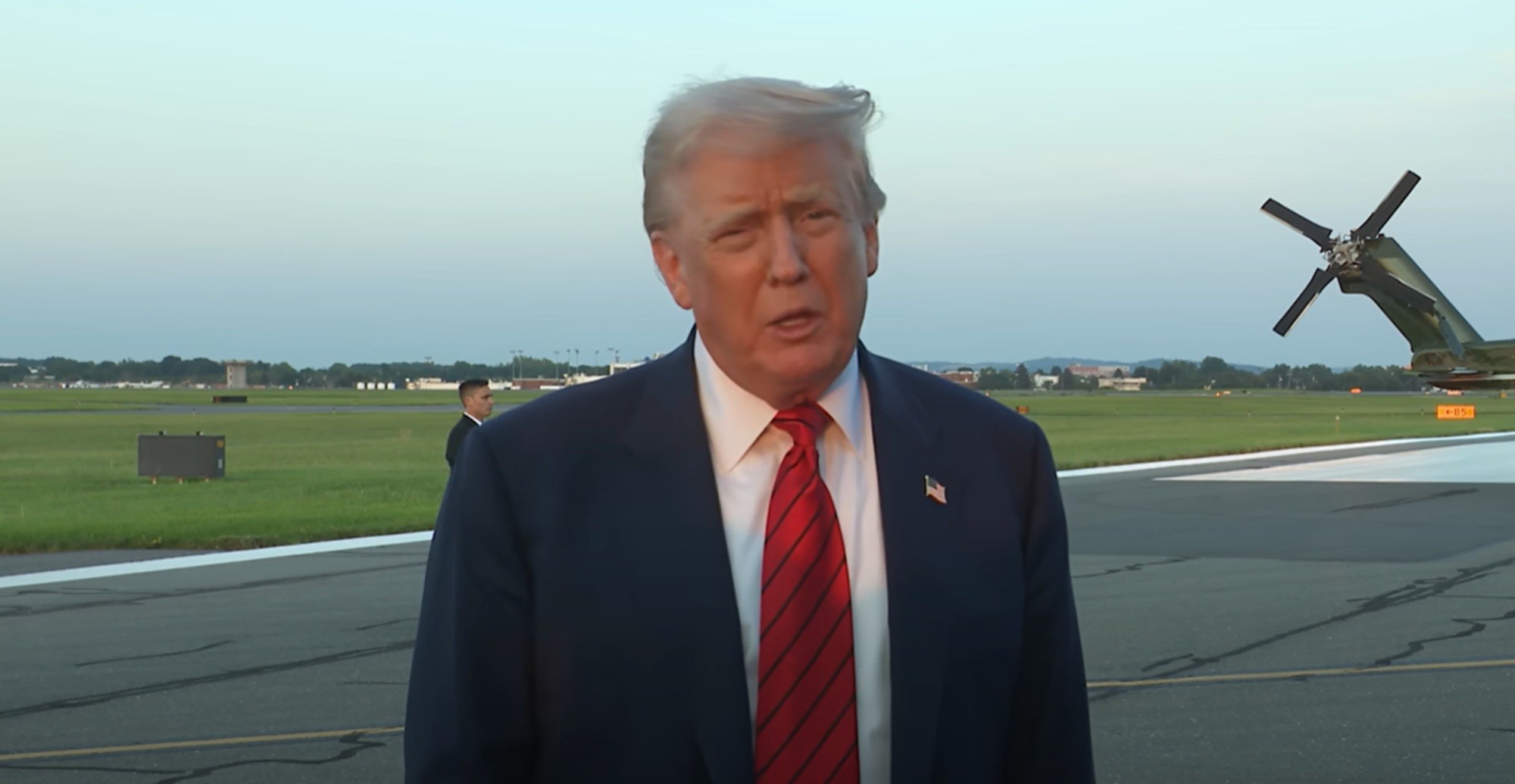 É #FAKE vídeo em que Trump diz ‘força, Bolsonaro’ e se solidariza com brasileiros; fala foi criada com inteligência artificial