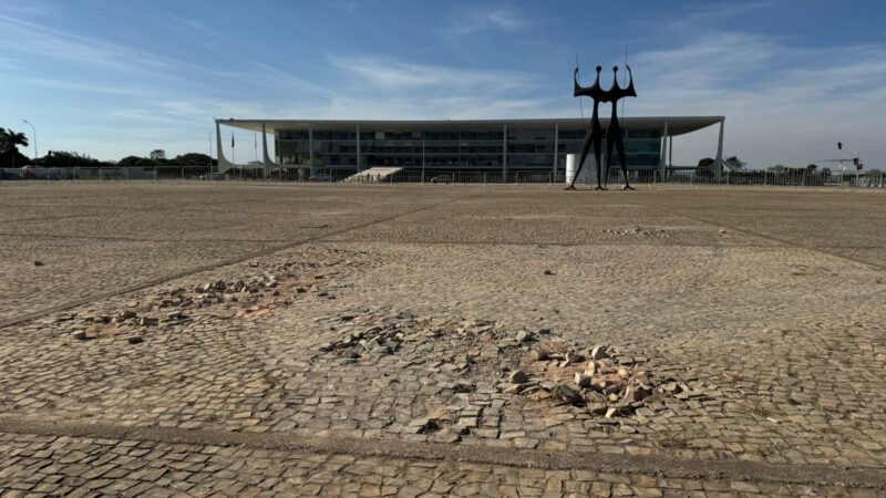Restauração da Praça dos Três Poderes deve custar R$ 29,1 milhões e começar este ano; veja como ela está agora