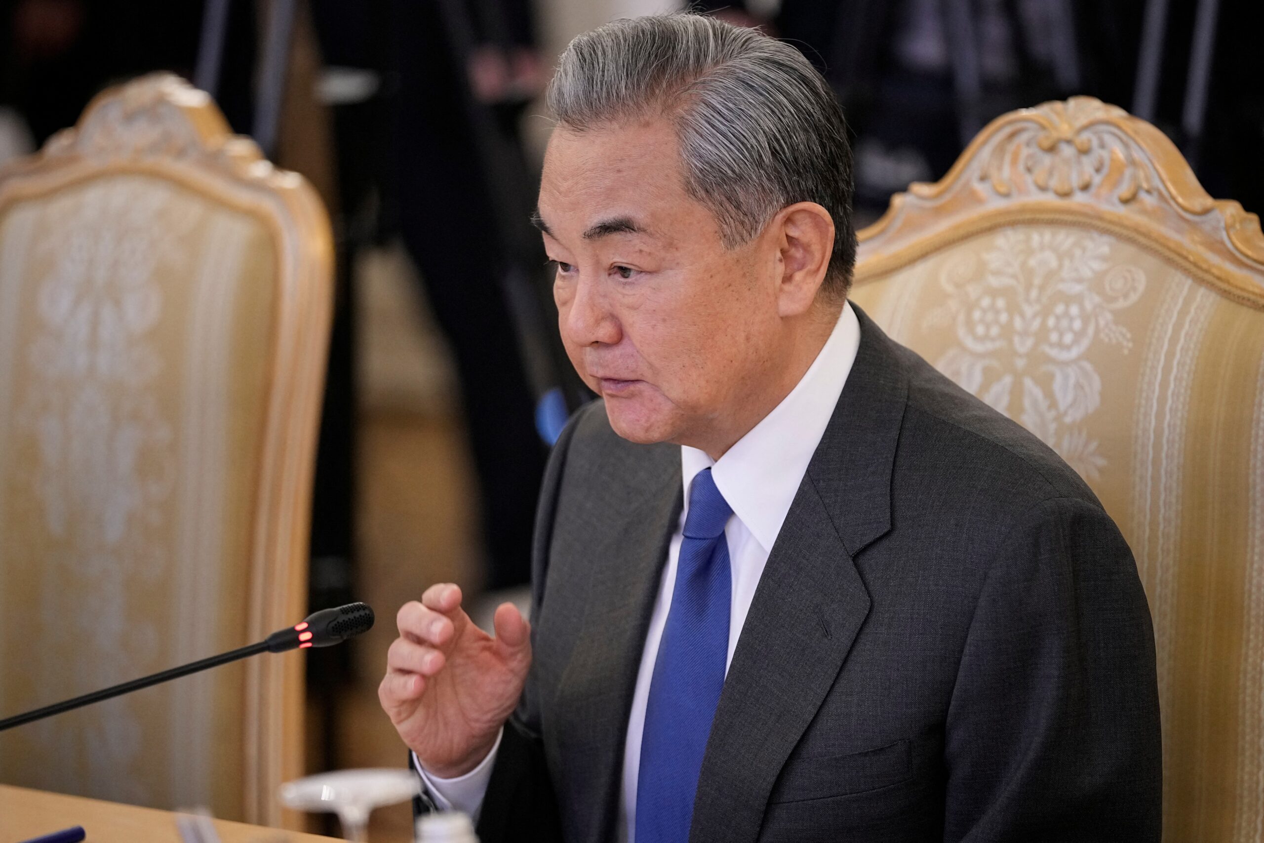 China não participa nem planeja guerras, diz ministro das Relações Exteriores