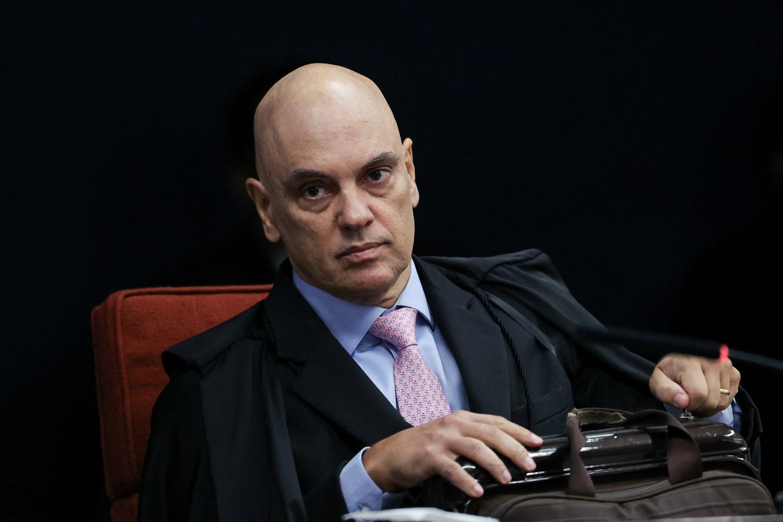 Moraes vota para condenar Bolsonaro e outros sete réus por tentativa de golpe Estado