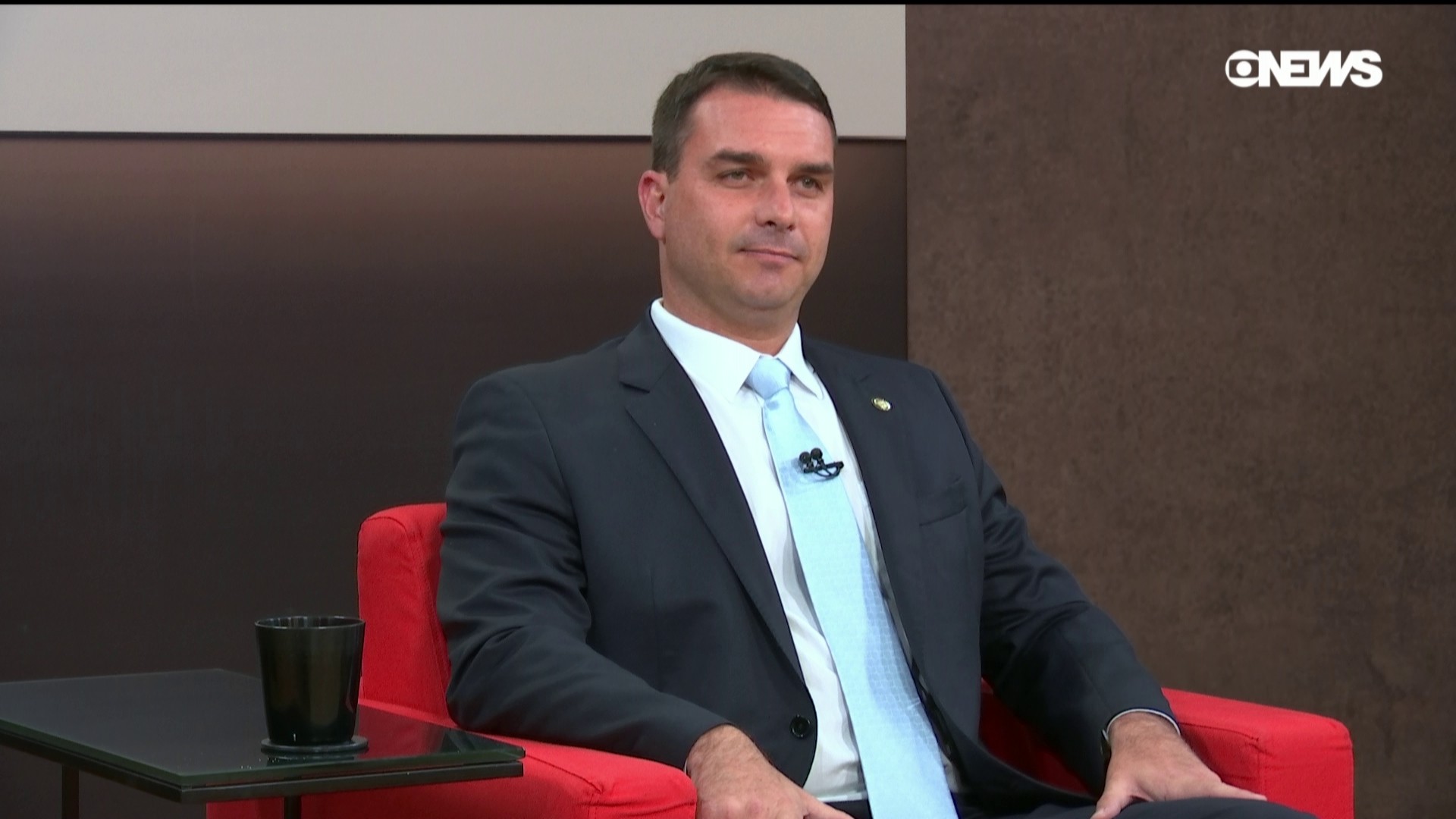 Após voto de Moraes, Flávio Bolsonaro diz que julgamento da trama golpista é uma ‘farsa’ e ataca ministro do STF