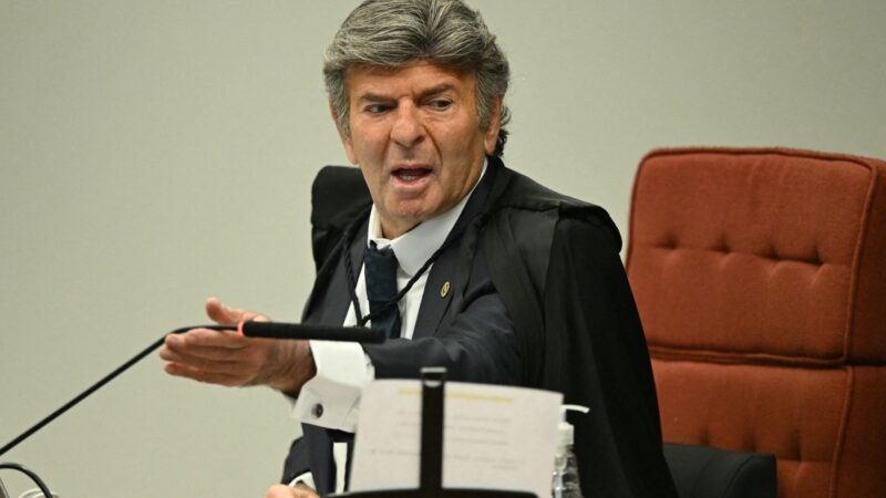 Fux se contradiz em voto, e gabinete fala em erro de digitação
