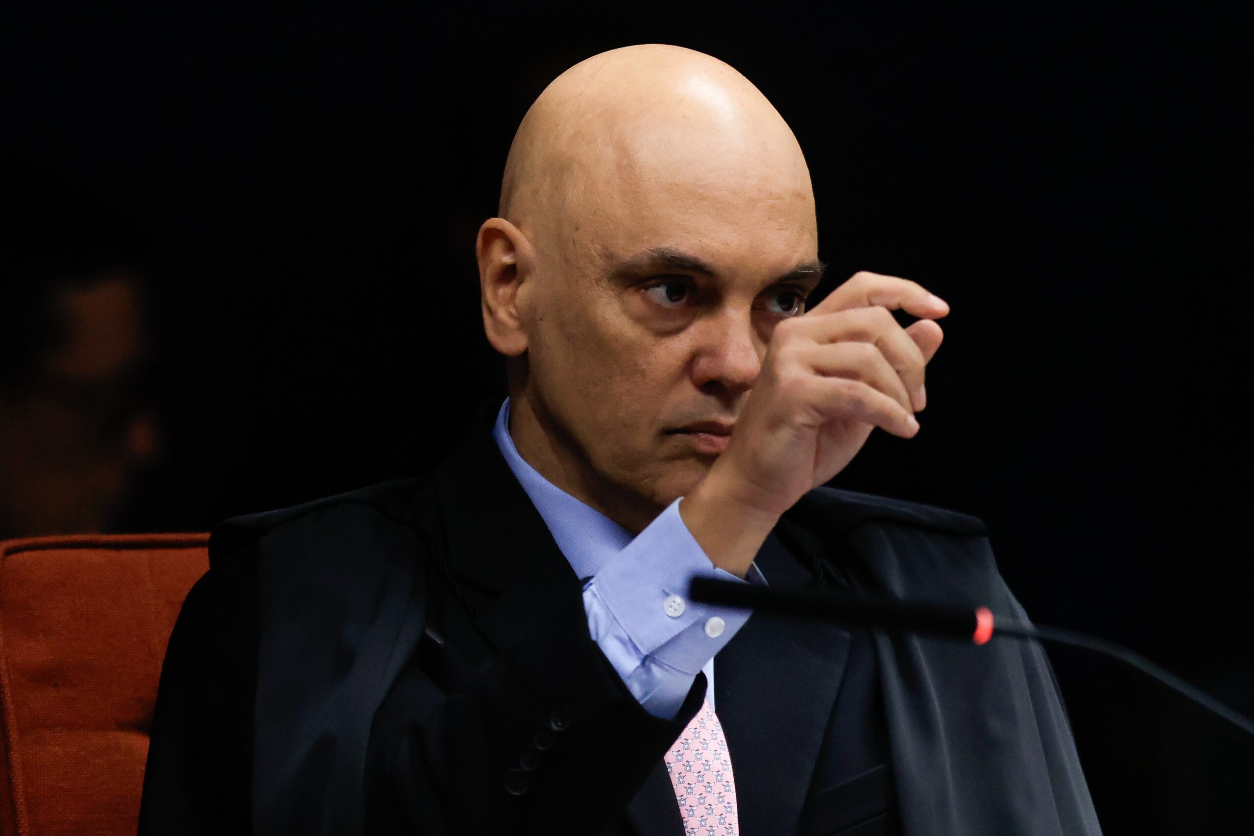 Moraes destaca Bolsonaro como líder da trama golpista; para juristas, ‘pena vai vir pesada’