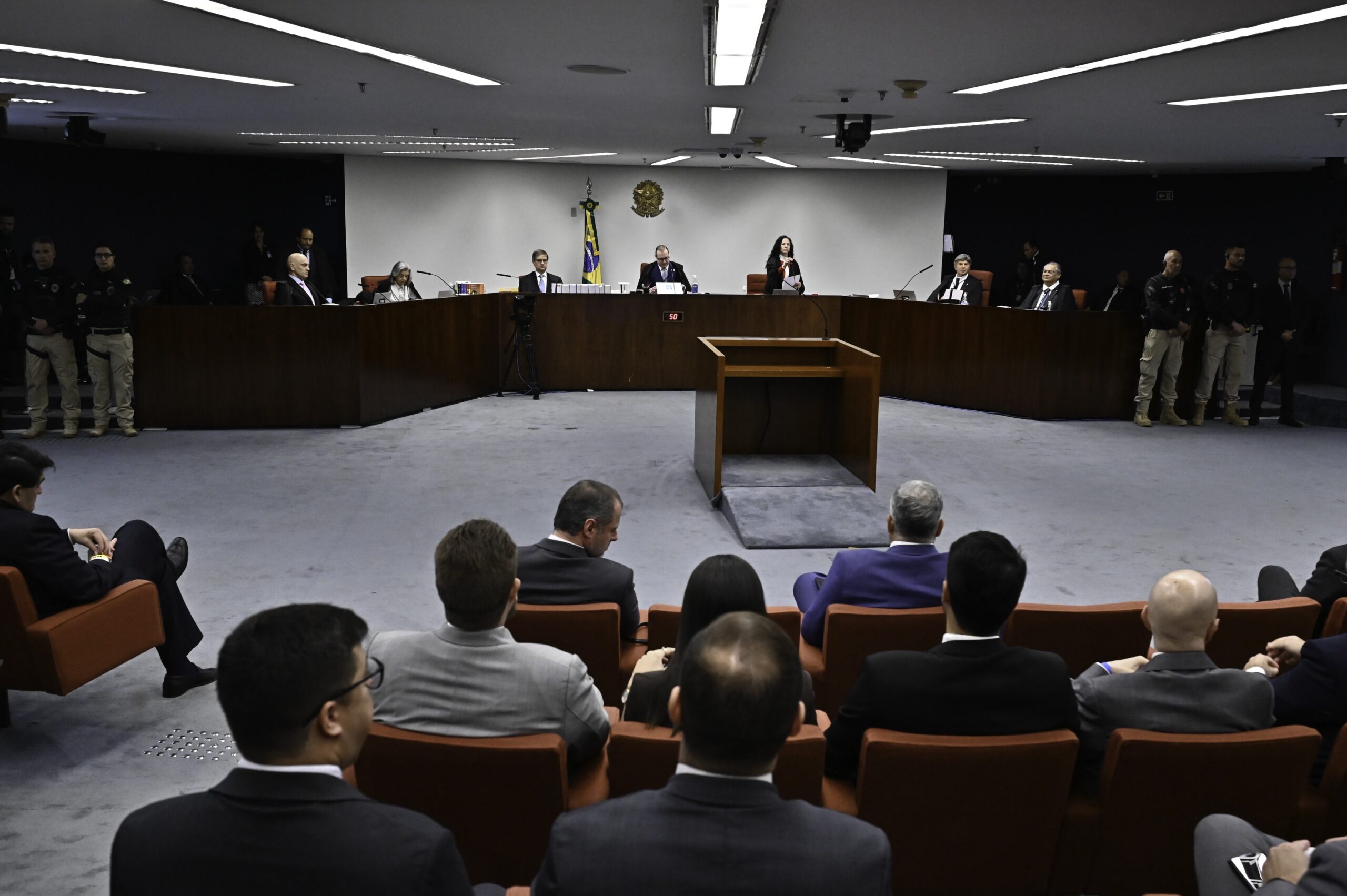 Julgamento de Bolsonaro, dia 3: o que indicam os votos de Moraes e Dino na trama golpista; placar no STF é de 2 x 0