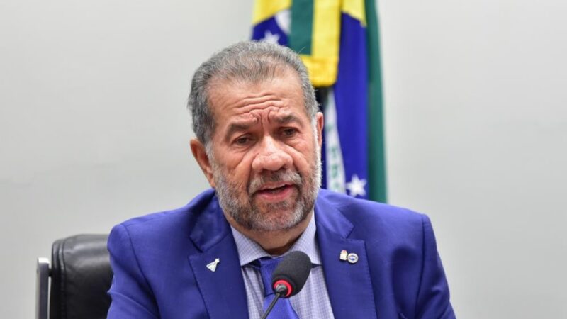 CPI do INSS deve ouvir Carlos Lupi nesta segunda