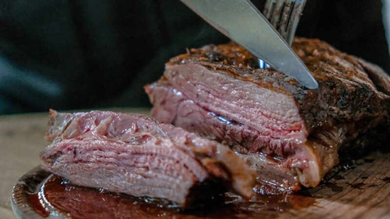 Carne bovina continua cara e não deve baixar tão cedo; entenda