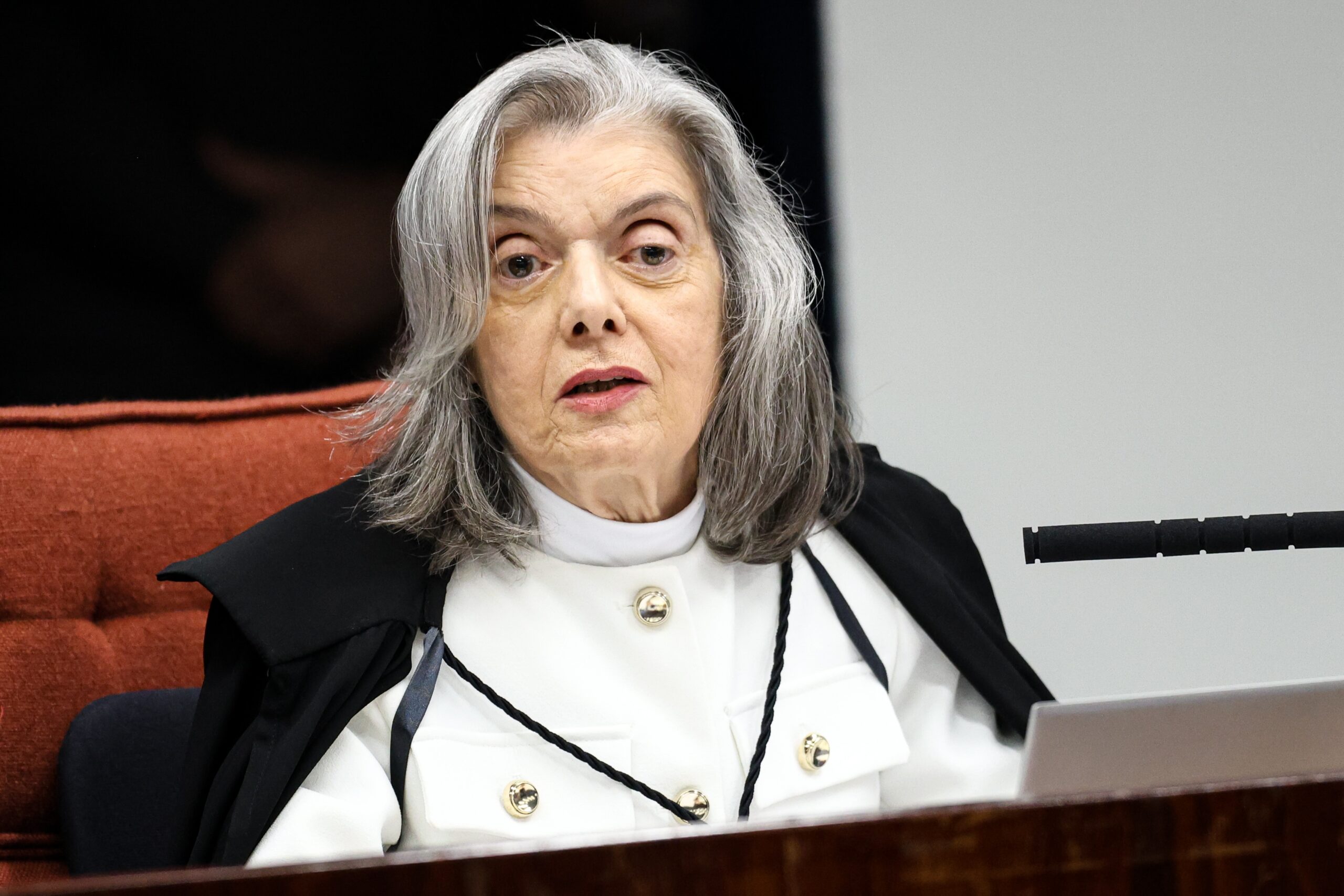 Cármen Lúcia vota, e STF tem maioria para condenar Bolsonaro por golpe e abolição do Estado de direito
