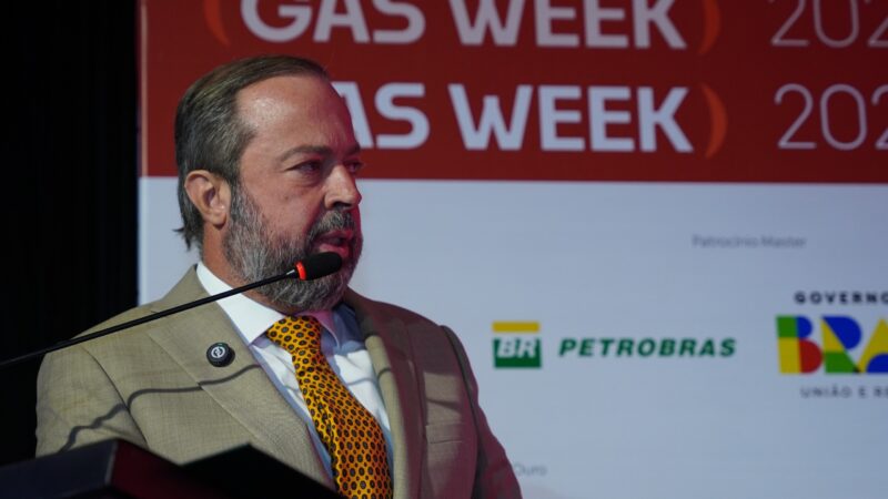 Ministro explica que fez defesa de energia nuclear, mas só para fins pacíficos