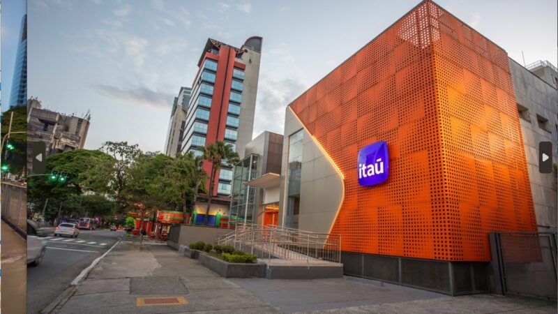 Por que Itaú demitiu cerca de mil funcionários que trabalhavam de casa