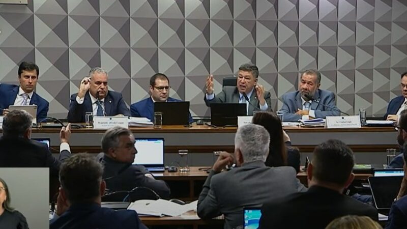 CPI do INSS tem bate-boca entre parlamentares da base e da oposição