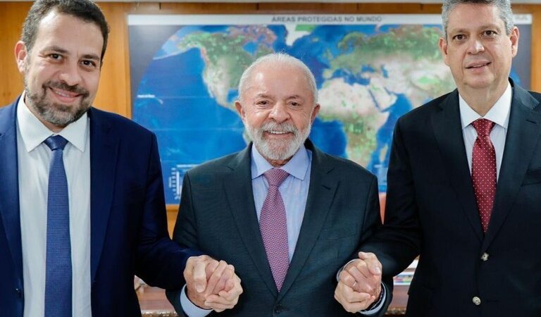 Boulos toma posse como ministro da Secretaria-Geral com missão de ‘colocar governo na rua’