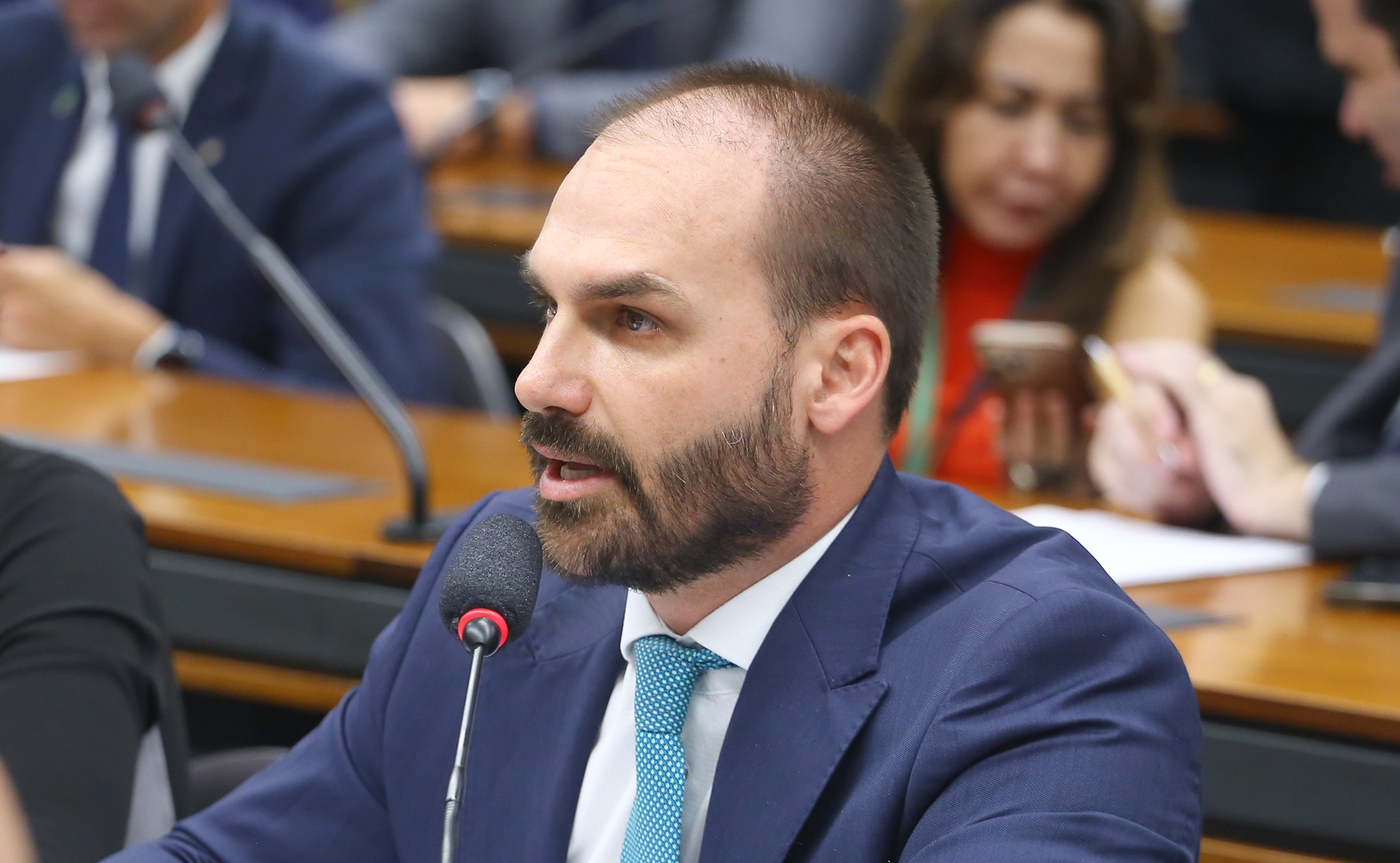 Postagem de Eduardo Bolsonaro minimizando reunião Lula-Trump tem reações negativas