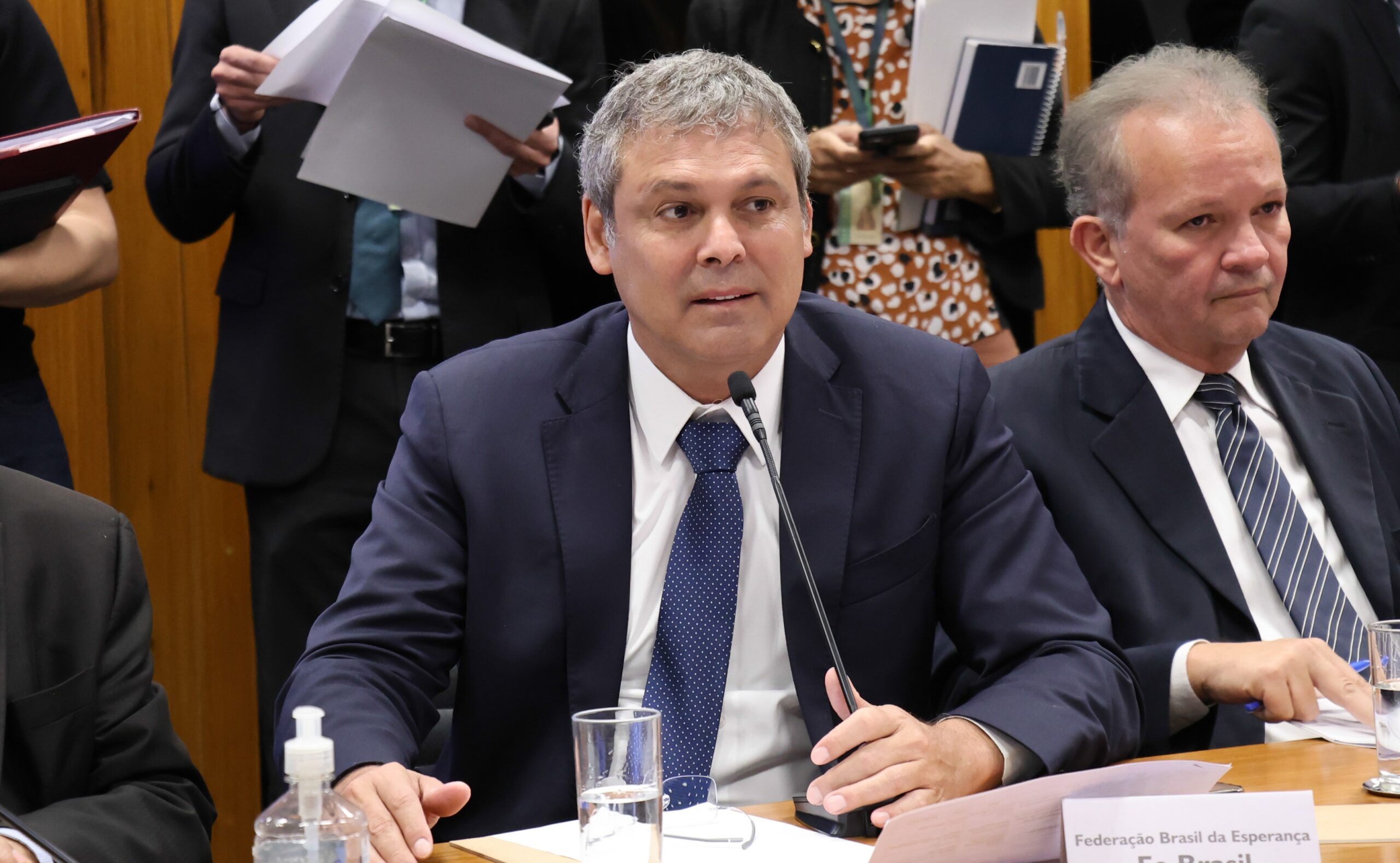 Governo confia em vitória em projeto de corte de gastos, mas enxerga resistências fortes a aumento de receita