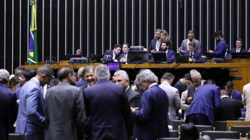 Após acelerar pagamento de emendas e negociar com partidos, governo Lula consegue aprovar corte de gastos