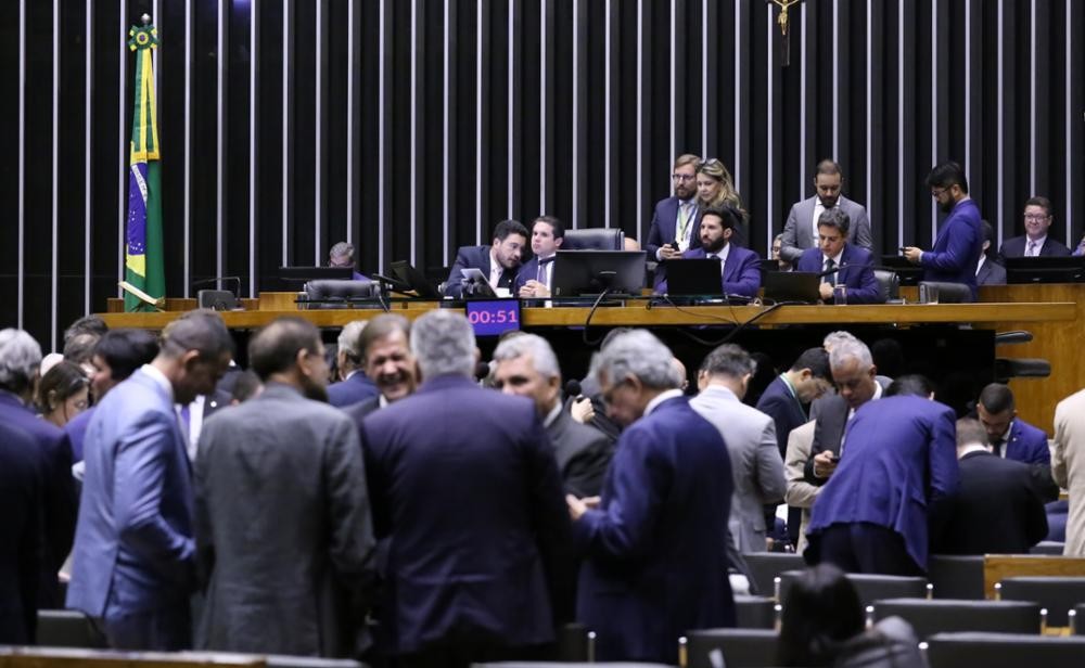 Após acelerar pagamento de emendas e negociar com partidos, governo Lula consegue aprovar corte de gastos