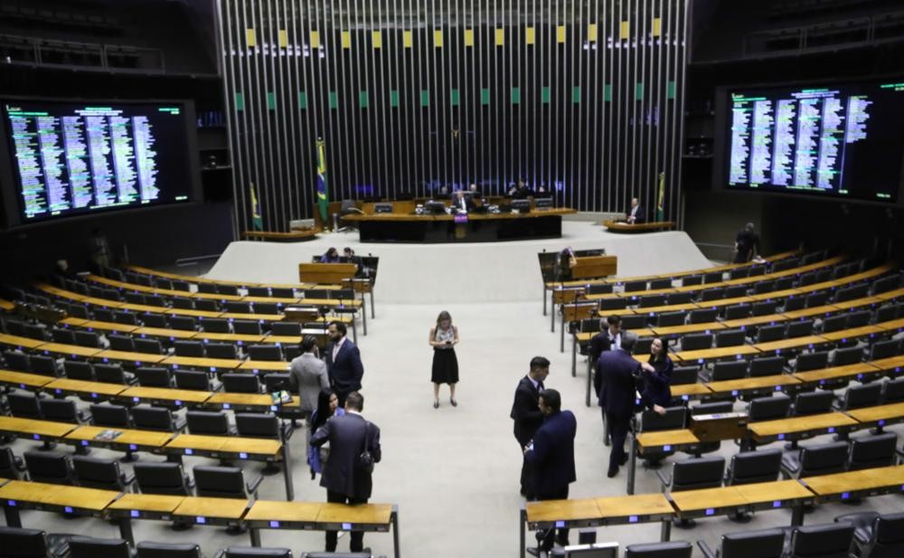 Câmara aprova texto-base do projeto de corte de gastos: veja como votaram partidos e deputados
