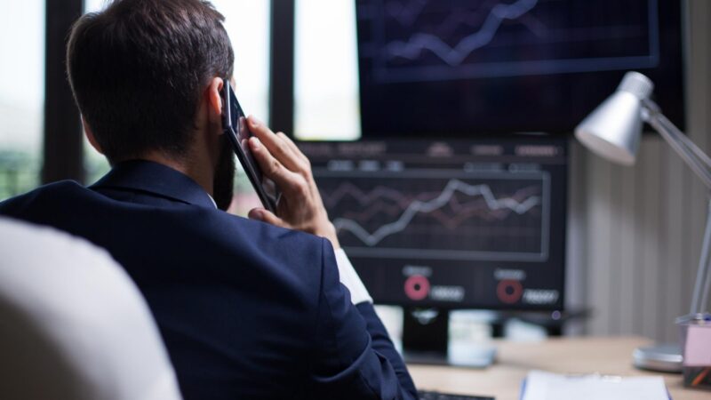 Profissões em alta para 2026: veja cargos mais procurados e salários que chegam a R$ 86 mil