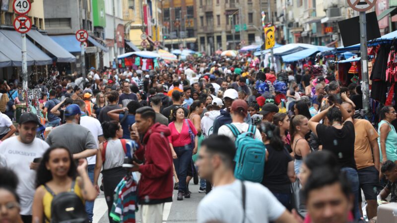 Lista do IBGE tem 1,7 mil pessoas com a palavra sobrenome como sobrenome; instituto cita erro