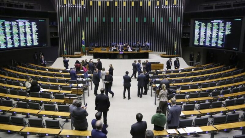 Com oposição votando em peso, câmara aprova urgência para projeto que pode dificultar aborto legal em crianças vítimas de estupro: como votaram os partidos e deputados