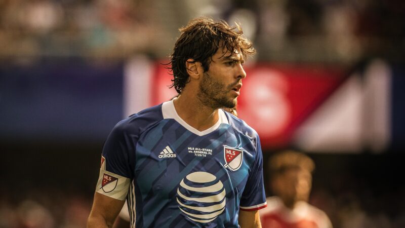 Kaká, Messi, Ronaldinho, Zidane: veja nomes que surgiram no Brasil após craques do futebol vencerem a Bola de Ouro