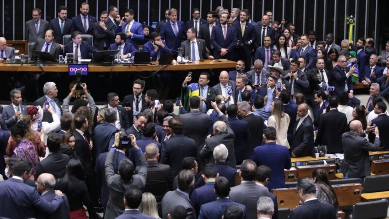 Câmara aprova aumento gradual de licença paternidade, que chegará a 20 dias em três anos