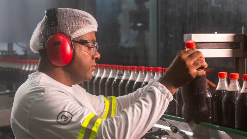 Mais de 500 mil vagas temporárias serão abertas no fim de ano; veja como se candidatar